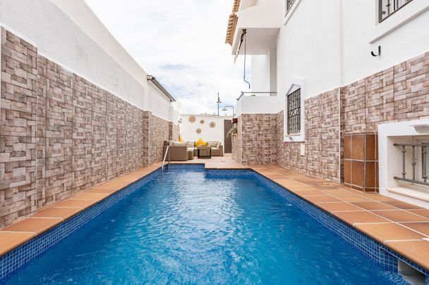 Casa o chalet de alquiler en Calle Los Vecinos, 7b, Los Pacos - Photo 1