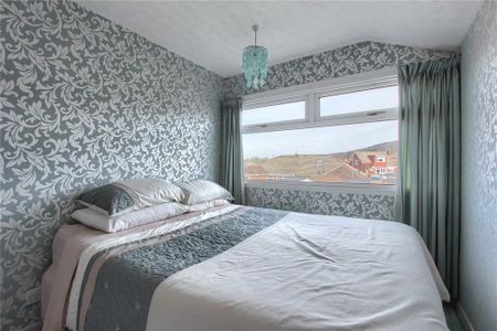 2 bedroom end of terrace house to rent - Photo 2