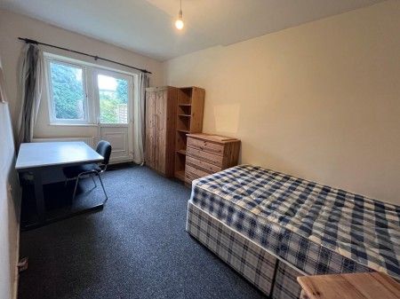 6 bedroom House To Rent - Photo 4