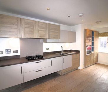 3 bedroom semi-detached house to rent - Photo 6