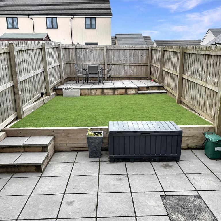 3 bedroom end of terrace house to rent - Photo 1