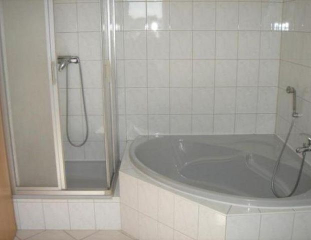 schöne Dachgeschoss Wohnung mit BALKON - Photo 1