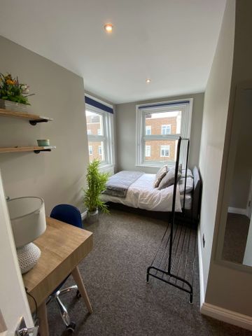 Joyful House Share in Brighton Room 1 - Photo 2