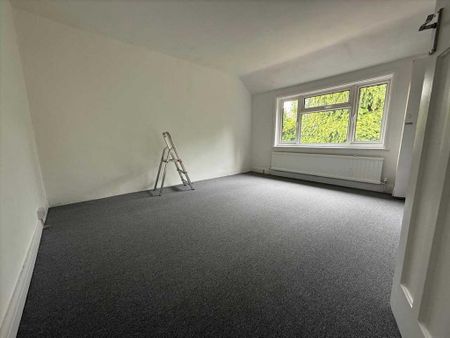 6 bedroom semi-detached house to rent - Photo 2