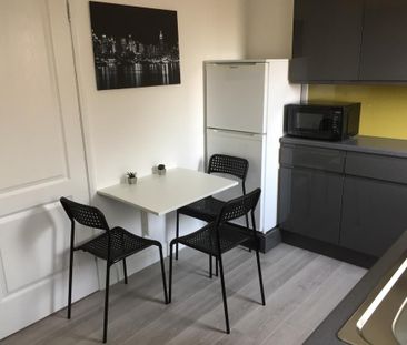 2 bedroom semi-detached house to rent - Photo 6