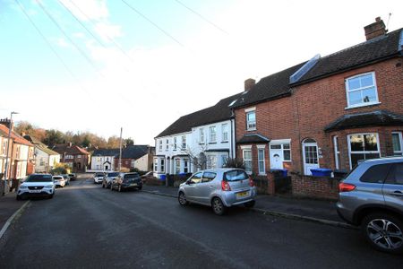 1 bedroom in a house share to rent - Photo 2