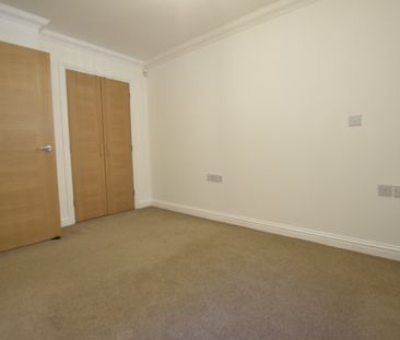 2 bed flat to rent in Richmond Park Road, Bournemouth, BH8 - Photo 4