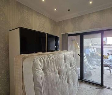 The Drive, Ilford, IG1 - Photo 3