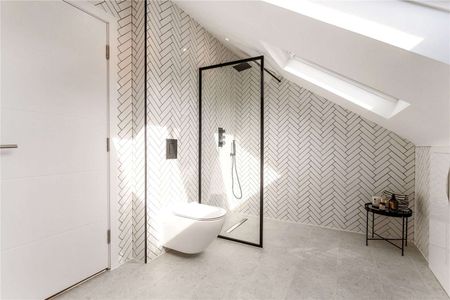 A stunning and contemporary three bedroom house in West Putney. - Photo 4