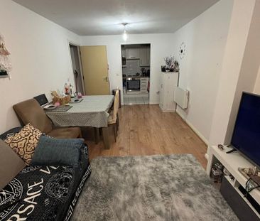 2 bedroom flat to rent - Photo 6