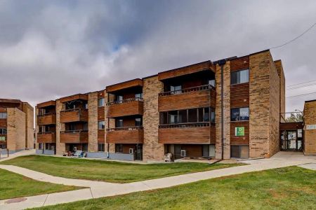 - 2 Bedroom at St. James Place - Photo 4