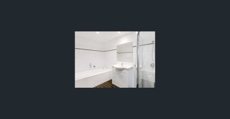 Modern 2 Bedroom Unit in Prime CBD Location - Walk to Everything - Photo 4