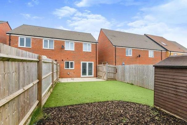 Ash Close, Yaxley, PE7 - Photo 1