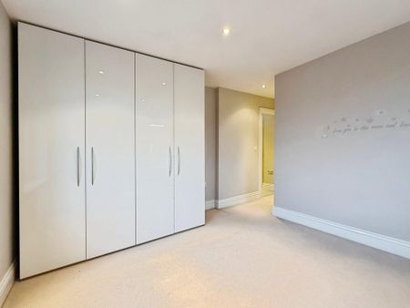 4 bedroom detached house to rent - Photo 4