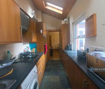 1 bedroom in a house share to rent - Photo 3