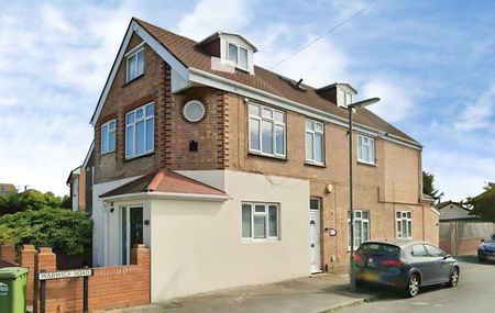 Chesterfield Road, Ashford, Middlesex, TW15 3PD - Photo 3