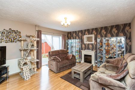 Greenlands Avenue, Greenlands, Redditch - Photo 2