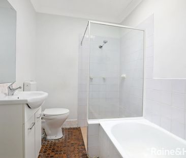 Perfect Family Living Near Shops, Schools & Lake - Photo 5