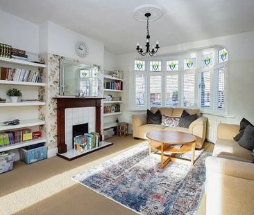 3 Bed Terraced House, Dereham Road, IG11 - Photo 3