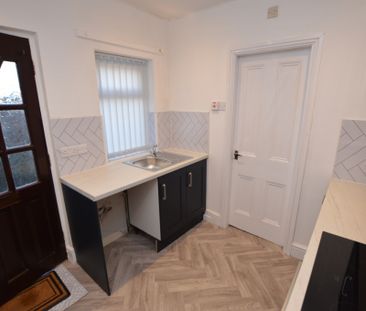 1 Bedroom Ground Floor Flat - Photo 2