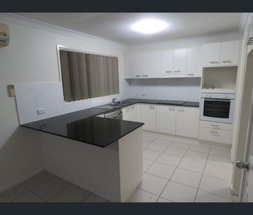 9 Queen Charlotte Court, Mudgeeraba, Qld 4213 - Photo 2