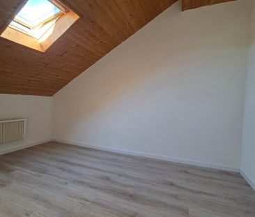Charmante 3.5-Zimmer-Dachwohnung mit Terrasse in Oftringen - Foto 1