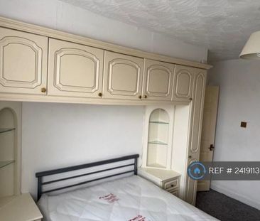 4 bedroom terraced house to rent - Photo 4