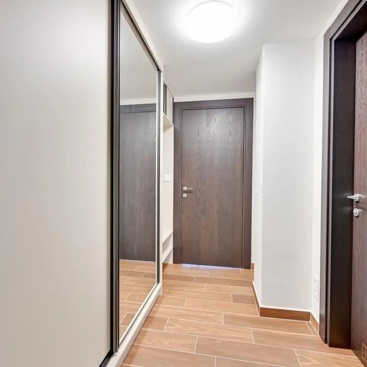 Nabízíme k pronájmu novostavbu luxusního bytu nacházející se na ul. Třída Jiřího Pelikána v Olomouci - Фото 1