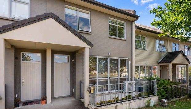 Family home in central, popular Flat Bush. - Photo 1