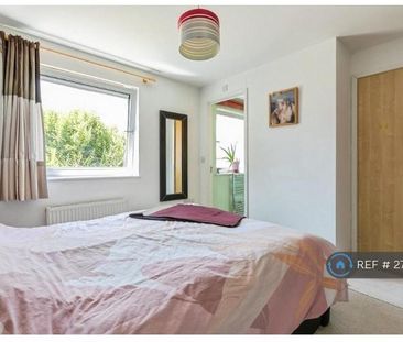 4 bedroom semi-detached house to rent - Photo 3