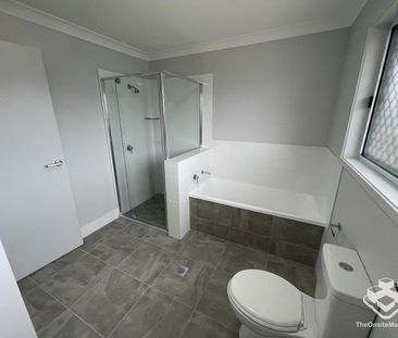 Huge Main Bedroom and Walk in Robe! - Photo 2