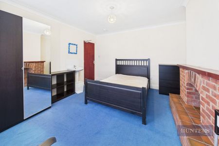 7 bedroom House To Let - Photo 2