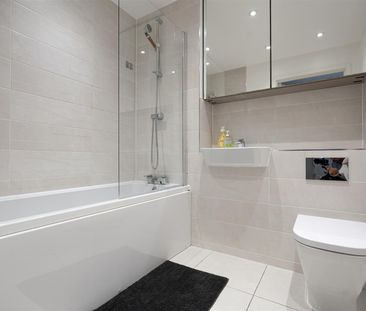 Chelsea Lodge, 5 Wintergreen Boulevard, West Drayton, Middlesex, UB7 - Photo 3