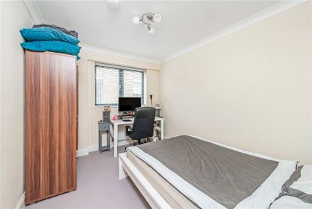 3 bedroom flat to rent - Photo 3