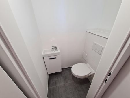 Erstbezug nach Sanierung - 2 Balkone - Bezirk Jakomini - Photo 3