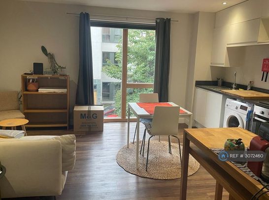 2 bedroom flat to rent - Photo 1