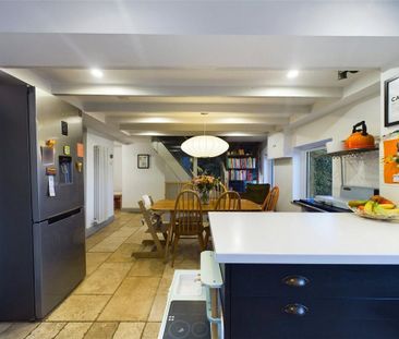 3 bedroom semi-detached house to rent - Photo 6