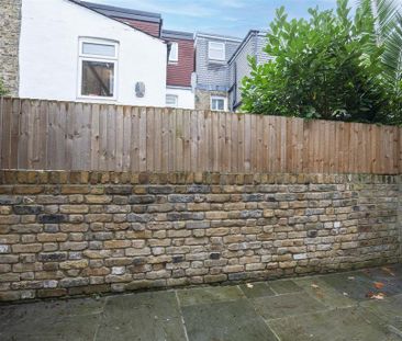 3 bedroom flat to rent - Photo 3