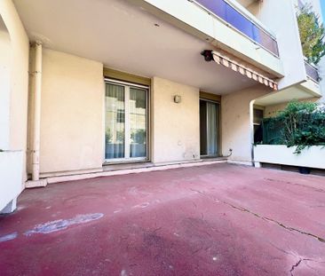 NIMES - PREFECTURE / BEAUX ARTS T2 AVEC GRANDE TERRASSE - PARKING -... - Photo 3