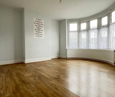 3 bedroom semi-detached house to rent - Photo 2