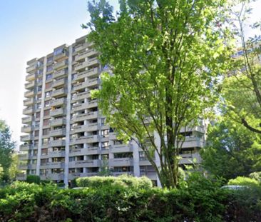 Renovated 2-room apartment - Photo 1