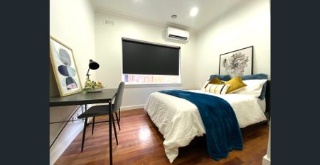 FULLY Furnished STUDIO ROOM in perfect location! - Photo 4