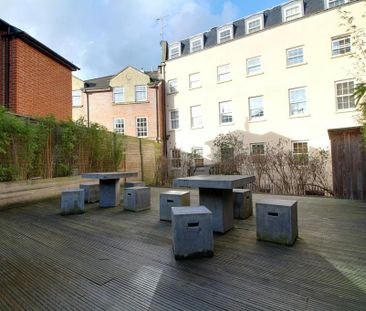 1 bedroom penthouse to rent - Photo 2