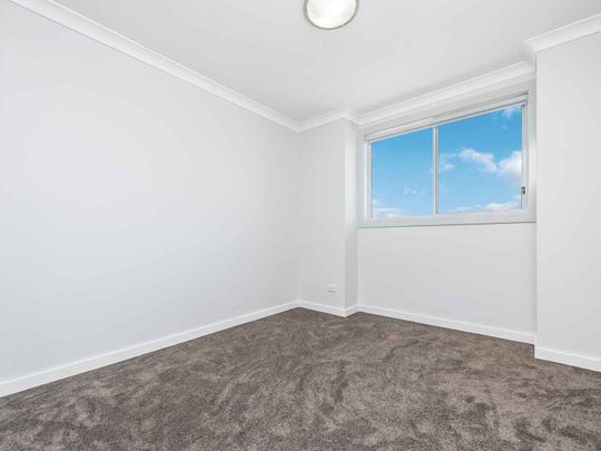 Modern 3 Bedroom Villa In Desirable Location - Photo 1