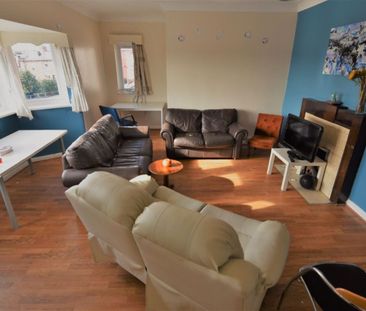 5 bedroom Flat in Bed), Burley - Photo 2