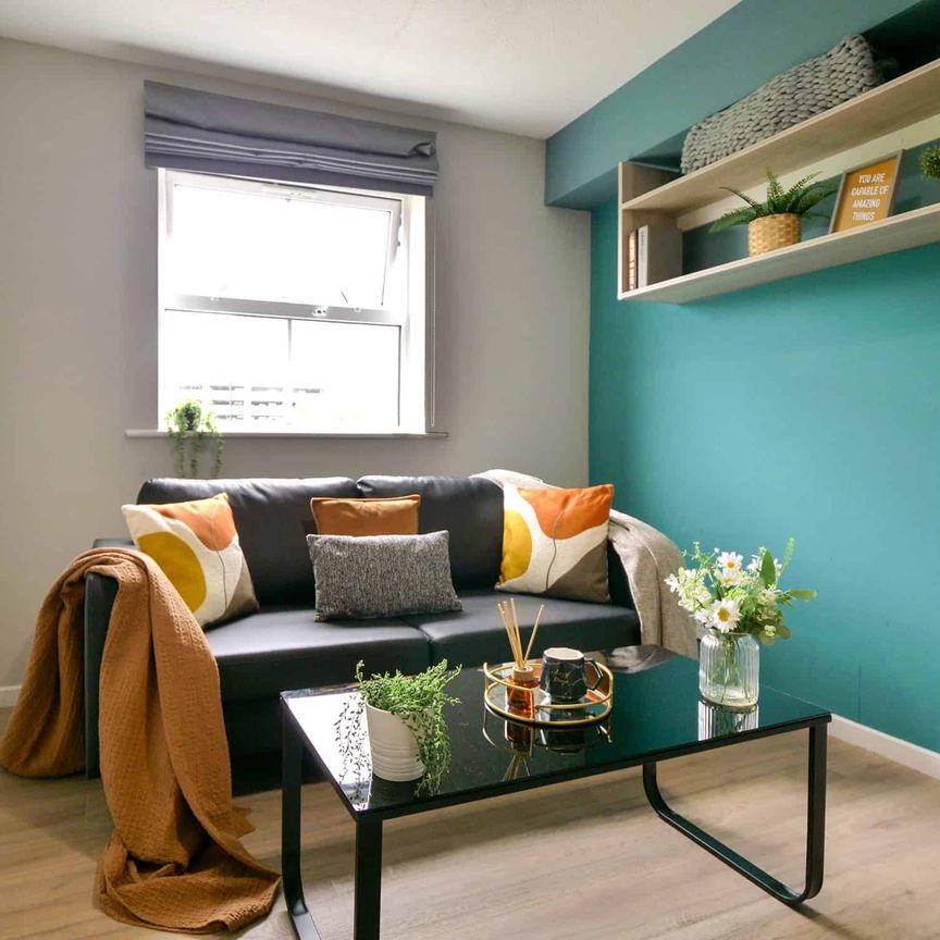 Classic 2 Bed Apartment - Photo 1