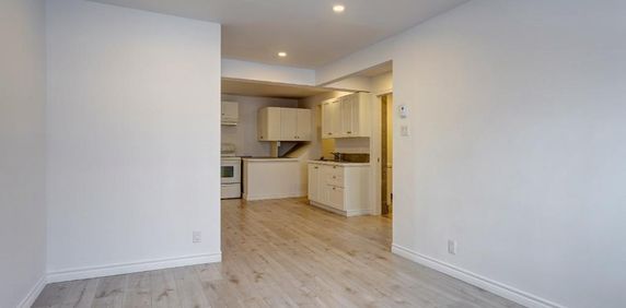 3 1/2 rénové à neuf à St-Eustache - Libre maintenant - TOUT INCLUS - Photo 2