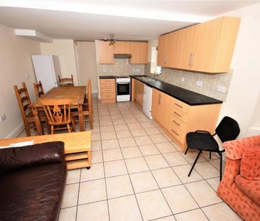 6 bedroom house to rent - Photo 2