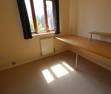 3 bedroom end of terrace house to rent - Photo 4