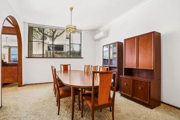 Five Bedroom Family Home in a Prime Location - Photo 1